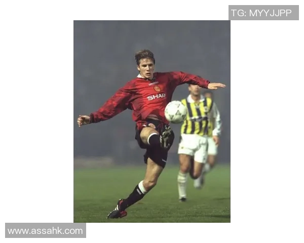 当年足球巨星传奇回顾：那些年的绿茵场风采与辉煌瞬间